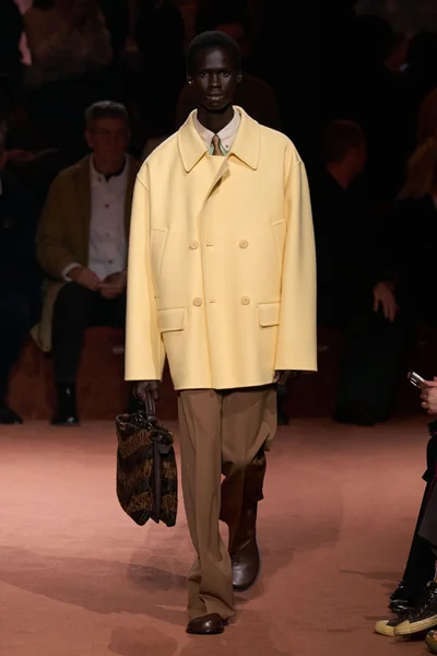 Look 69